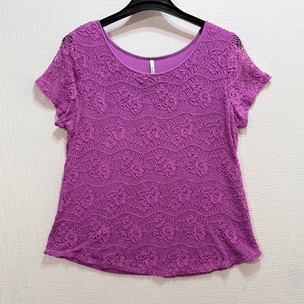 Leo & Nicole Purple Lace Overlay Short Sleeve Top